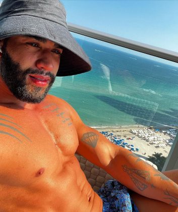 Neste último domingo (25), Gusttavo Lima divertiu seus fãs que assistia seu show em Maceió, Alagoas (Foto: Instagram)