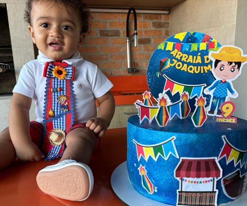 Pouco depois, Viviane publicou fotos do herdeiro vestido a caráter para a festa temática preparada por ela e pelo marido, Guilherme Militão.  (Foto: Instagram)