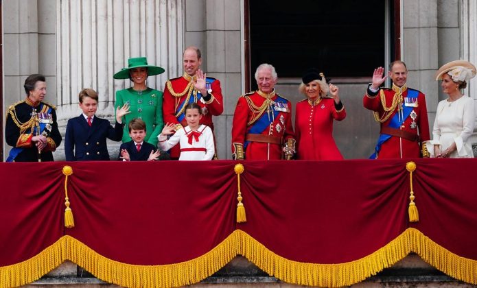"O momento da entrevista certamente 'levantou as sobrancelhas' no Palácio de Buckingham", contou uma ex-funcionária do palácio para o tabloide (Foto: Instagram)