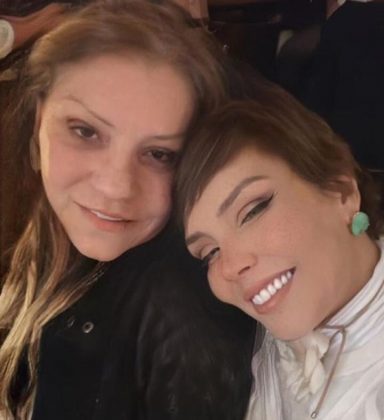 Simony publicou uma declaração emocionante para celebrar o aniversário de sua mãe, Maricleuza Benelli, nesta quarta-feira (27). (Foto: Instagram)