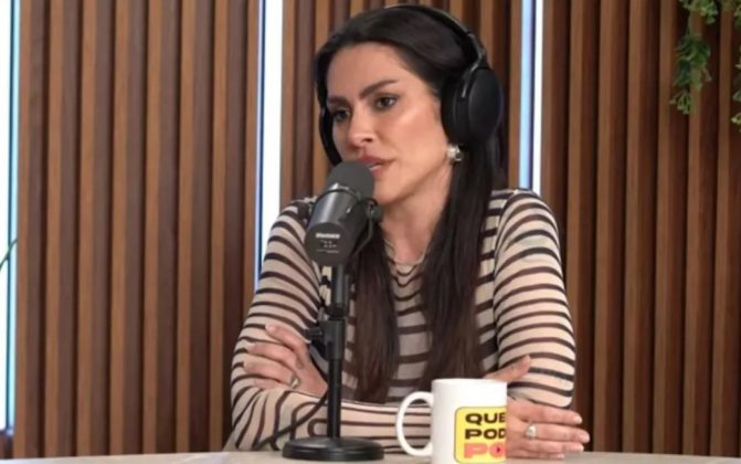 Em entrevista ao videocast 'Quem Pode, Pod', Cleo Pires desabafou sobre a pressão de ser filha de Gloria Pires e Fábio Jr.(Foto: YouTube)
