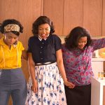 Um trio de brilhantes mulh3res negras (Janelle Monáe, Octavia Spencer e Taraji P. Henson) trabalha na NASA. Elas são parte vital de uma das maiores operações espaciais da História. Além dos desafios do cosmos, elas tiveram de enfrentar o racismo e a intolerância. (Foto: Divulgação)