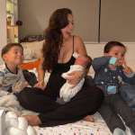 Gabi Brandt comemorou o primeiro mês de vida do filho, Beni. (Foto: Instagram)