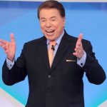 Silvio Santos recebe carinho da filha no hospital. (Foto: Instagram)