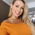 Ao responder questões enviadas por seguidores na última quarta-feira (26), Andressa Urach revelou alguns pedidos inusitados que recebeu de seus clientes trabalhando em uma boate adulta. (Foto: Instagram)