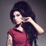 Imagens de arquivo e depoimentos de pessoas próximas revelam um retrato íntimo da vida e carreira da cantora e compositora britânica Amy Winehouse. (Foto: Divulgação)