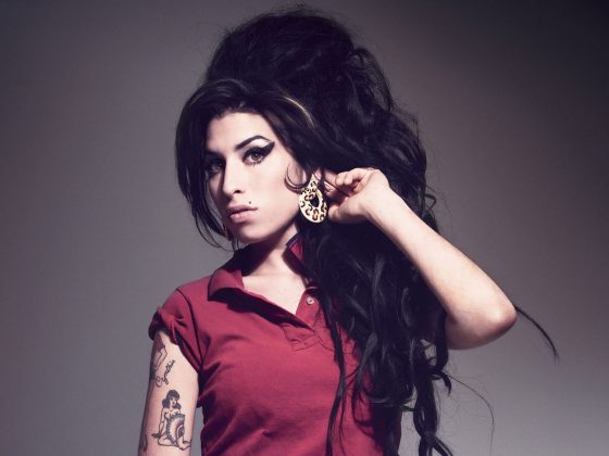 Imagens de arquivo e depoimentos de pessoas próximas revelam um retrato íntimo da vida e carreira da cantora e compositora britânica Amy Winehouse. (Foto: Divulgação)