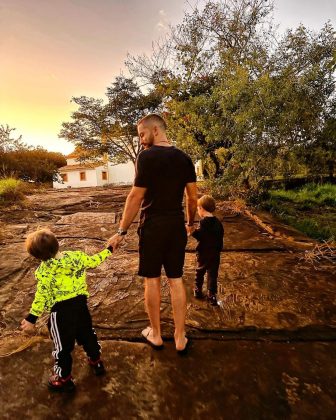 "Eles são bombardeados com essas datas simbólicas, como o Dia das Mães, mas tento explicar da melhor maneira. Não gosto de mentir, de inventar", afirmou. (Foto: Instagram)