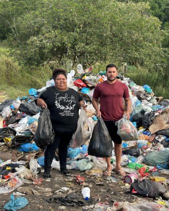 Ao mostrar a vida e a rotina de Roseli, o influenciador alertou as autoridades do local, para ajudar à comunidade e reforçou o pedido nas redes sociais de Roseli para que ela possa realizar o sonho da filha de estudar medicina (Foto: Instagram)