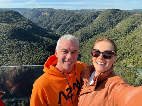 Nós estamos casados há 25 anos, juntos há 26, estamos viajando de férias em família e nos deparamos com um negócio desse", desabafou Ana. (Foto: Instagram)