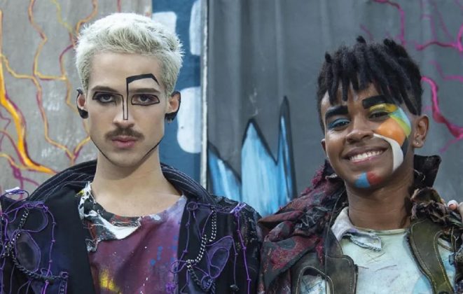 Os dois atores se conheceram quando crianças durante os bastidores de seus respectivos trabalhos no SBT, mas vão contracenar pela primeira vez na nova série musical do globoplay, 'Vicky e a Musa'. (Foto: Divulgação)