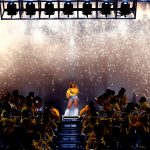 ocumentário sobre a aclamada apresentação de Beyoncé no Festival Coachella 2018, mostrando como foi tal processo criativo, revelando imagens de arquivo pessoal, e focando no desejo da artista em celebrar a cultura negra. (Foto: Divulgação)