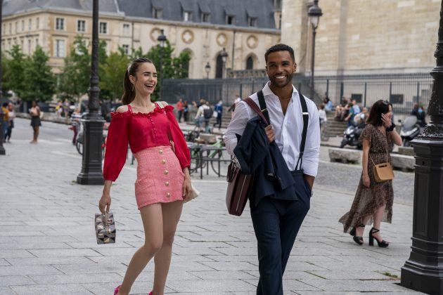 A executiva de marketing de Chicago, Emily Cooper, é contratada para fornecer uma perspectiva americana em uma empresa de marketing em Paris. (Foto: Divulgação)