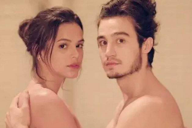 Em 2020, Bruna Marquezine confirmou ter ficado com Tiago Iorc, mas negou que tenha sido pivô do término entre o cantor e Isabelle. "Fiquei com o Tiago, sim, mas meses depois dele e Isabelle terminarem. Não ficamos na época do clipe", disse ela, nas redes sociais. (Foto: YouTube)