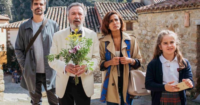 Emilio, sua filha e sua neta embarcam em uma louca jornada para encontrar o seu amor de juventude antes de Emilio sucumbir ao Alzheimer. (Foto: Divulgação)