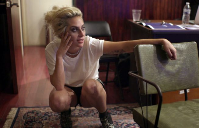 Acompanhe os bastidores da vida de Lady Gaga durante o lançamento de um álbum, nos preparativos para o show do Super Bowl e enquanto a diva enfrenta desafios físicos e emocionais. (Foto: Divulgação)