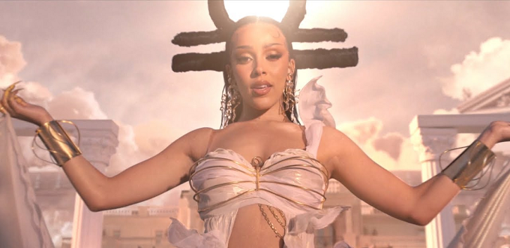 Doja Cat é dona dos hits ‘Woman’, ‘Streets’ e ‘Say So’. (Foto: Youtube)