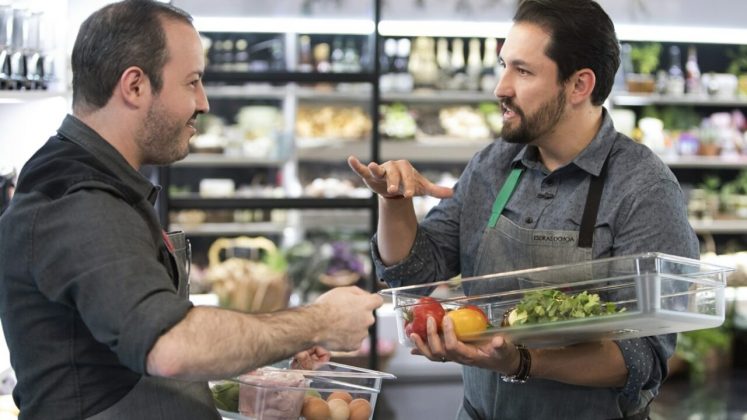 Equipes de chefs competem para impressionar os paladares mais exigentes do mundo com pratos de nove países nessa disputa repleta de celebridades. (Foto: Divulgação)