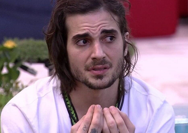 “Toma mais banho do que eu tomei no Big Brother… Estou zoando", disse o ex-BBB. (Foto: Globo)