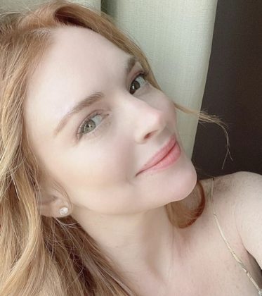 Os fãs e admiradores de Lindsay Lohan estão ansiosos para acompanhar sua jornada como mãe e comemorar junto com ela essa nova fase de sua vida. (Foto: Instagram)