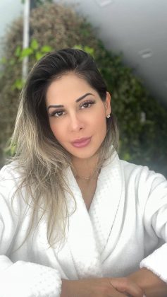 "A verdade é que nosso cocô é fedido igual, que a gente erra, chora e surta igual”, disparou Maíra Cardi. (Foto: Instagram)