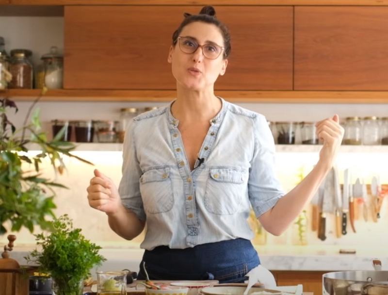 "Meus restaurantes estão ótimos", afirmou Paola Carosella. (Foto: YouTube)