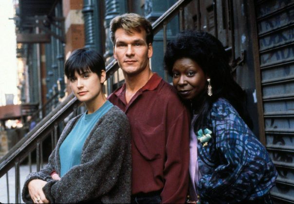 'Ghost: Do Outro Lado da Vida' (1990): Um dos maiores clássicos para quem é fã de filme romântico, a produção, estrelada por Patrick Swayze, Demi Moore, Tony Goldwyn, Rick Aviles e Whoopi Goldberg, já recebeu cinco indicações ao Oscar. (Foto: Divulgação)