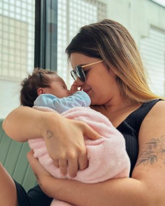 "Com dois meses, começou a coçar. Eu agendo, coloco assim: segunda-feira, dia de trans4r", contou Viih Tube. (Foto: Instagram)