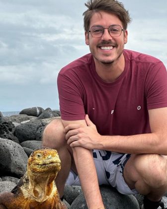 "Saquei que ele não devia saber nadar! Pra não perder o trabalho ele não falou que não sabia nadar", disse o comediante. (Foto: Instagram)