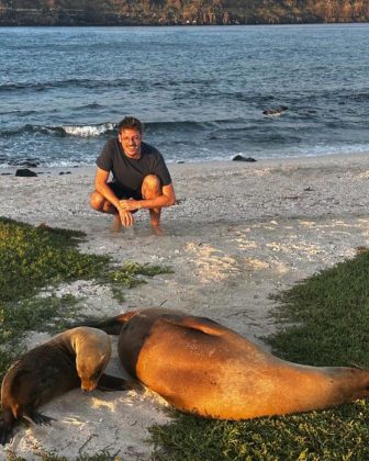 "Ele foi, se segurou na ponte. E ele é super fortão... [pensei]: 'meio esquisito, mas tudo bem'. Aí ele foi tentar subir na ponte meio desesperado como quem se salva do Titanic", relembrou Porchat. (Foto: Instagram)