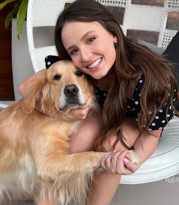 Quem acompanha a atriz Larissa Manoela sabe que ela gosta de compartilhar com seus seguidores, momentos com seus cachorros de estimação (Foto: Instagram)