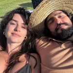 Thaila Ayala publicou uma sequência de cliques curtindo momentos na praia e em uma piscina ao lado do marido, Renato Góes, e dos filhos, Francisco e Tereza nesta quinta-feira (17). (Foto: Instagram)