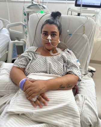 A cantora, que passou por uma cirurgia para retirar o tumor do câncer de seu intestino na semana passada, declarou que se encontra sem sinais de células da doença. (Foto: Instagram)