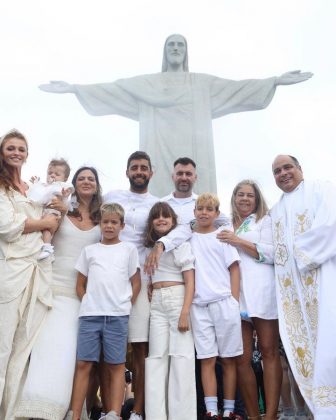 Pedro Scooby publicou um vídeo no Instagram mostrando detalhes da cerimônia de batismo de Aurora, sua filha com Cintia Dicker,, no último domingo (27). (Foto: Instagram)