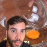 Em vídeo publicado em sua conta no Instagram, o nutricionista detona o de Maíra. "Eu fiquei chocado quando vi esse vídeo aqui. Vai reparando!", comentou. "Pessoal, muito cuidado com isso aqui na internet! O nome disso é terrorismo nutricional e só faz piorar a sua relação com o seu corpo e com a comida. Vamos combater esses radicalismos e saúde mental em primeiro lugar. Pelo amor de Deus!", alertou o nutricionista (Foto: Instagram)