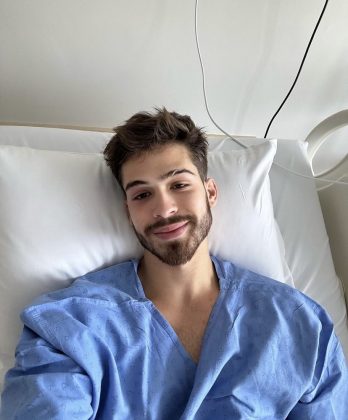 O ator João Guilherme, surpreendeu seus seguidores ao compartilhar nas redes sociais a notícia de que passou por uma cirurgia no joelho no dia anterior, quarta-feira (09). (Foto: Instagram)