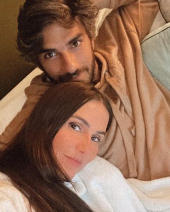 Deborah Secco reage após repercussão de fala sobre parte íntima do marido. (Foto: Instagram)