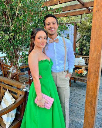 André Luiz Frambach e Larissa Manoela celebraram mais um mês de relacionamento no último domingo (17). (Foto: Instagram)