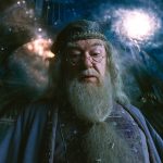 Michael Gambon, ator conhecido por Alvo Dumbledore de 'Harry Potter', morre aos 82 anos. (Foto Divulgação Harry Potter)