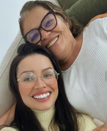 Juliete com a mãe (Foto: Instagram)