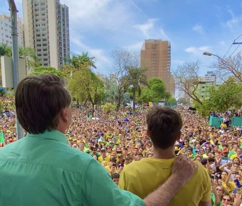 O deputado é próximo do ex-Presidente e dos filhos dele. (Foto: Instagram)