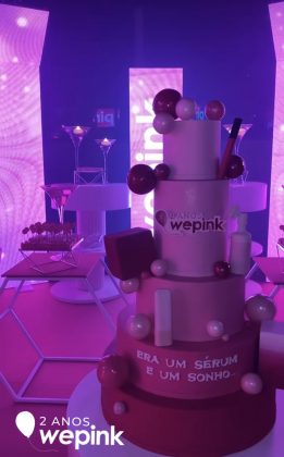 Nos stories Virgínia também demonstrou gratidão: "2 anos atrás estávamos indo comemorar a inauguração da Wepink com apenas 1  sérum 10 em 1. Hoje estamos indo comemorar 2 anos, com 50 produtos e 277 colaborares da marca. Muita muita gratidão, primeiramente a Deus e a todos. Não consigo descrever a minha felicidade".  (Foto: Instagram)