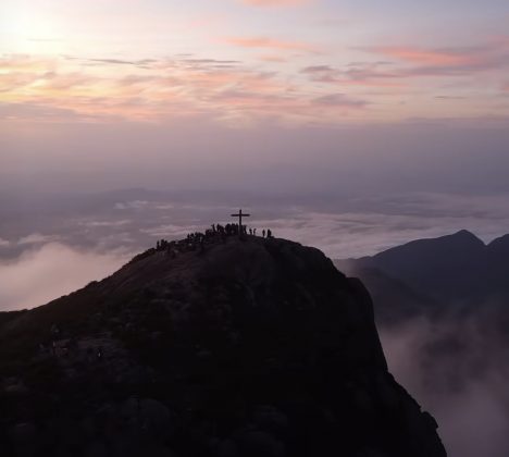 O pico fica na divisa de Minas Gerais e Espírito Santo. (Foto: Instagram)