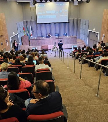 A Unisul unidade Florianópolis emitiu uma nota lamentando o acidente, e esclareceu que todos os elevadores passaram por rotina de manutenção preventiva. (Foto: Instagram)