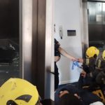 De acordo com o Corpo de Bombeiros, o elevador caiu e deixou ao menos uma pessoa ferida. (Foto: reprodução)