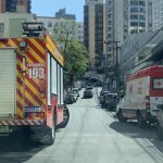 A rua Antônio Dib Mussi precisou ser isolada para o atendimento, e a Guarda Municipal teve de ser acionada para dar apoio à equipe. (Foto: Corpo de Bombeiros)