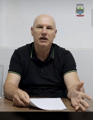 O prefeito Amilton Fontana informou que o homem é concursado e trabalha há mais de 10 anos no Executivo municipal. (Foto: reprodução)