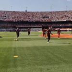 Uma das principais reclamações da torcida é a manutenção de Jorge Sampaoli no comando do time, mesmo depois das derrotas na Copa Libertadores, por exemplo. (Foto: Instagram)