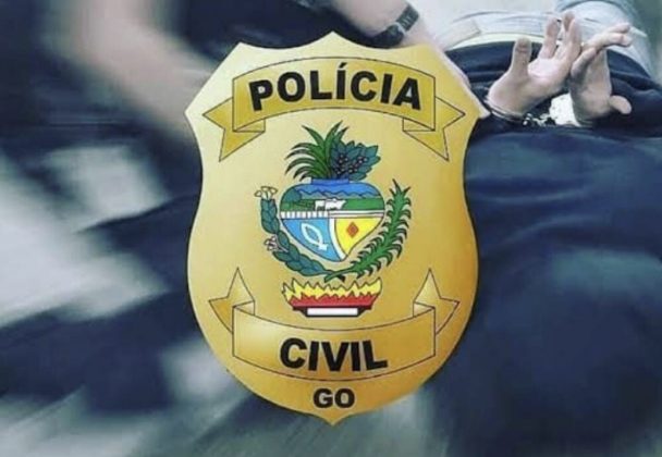 O suspeito conseguiu gastar cerca de R$ 4 mil do idoso com relógios e celulares. (Foto: Polícia Civil GO)