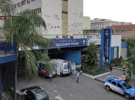 A moça foi levada para o Hospital Municipal Salgado Filho, no Méier, onde passou cinco dias internada e morreu na última sexta-feira. (Foto: reprodução Maps)